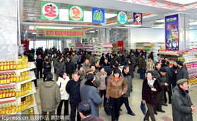 平壤第一百貨商店商品展覽會(huì)開幕 物品豐富與二手日用百貨銷售的融合